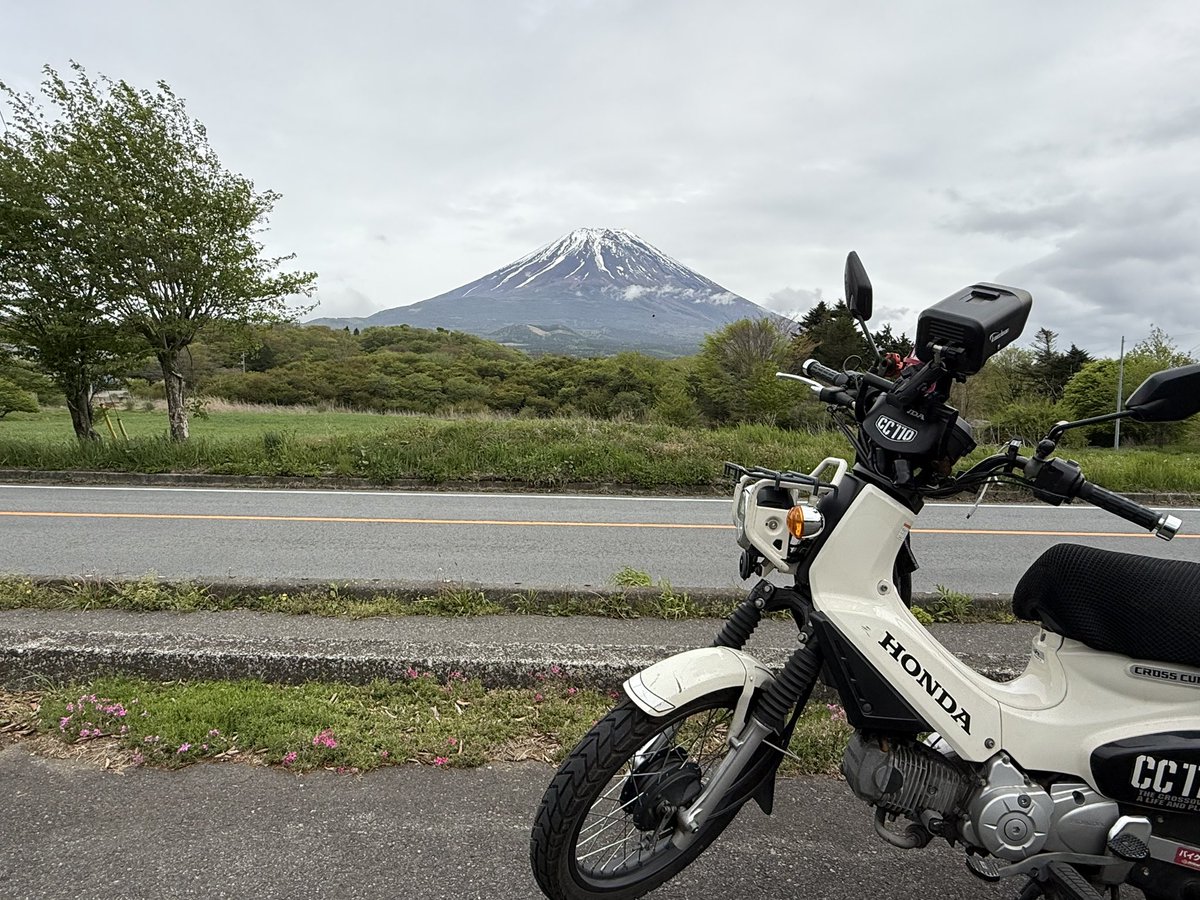 ドライブインから富士山しっかり見えた！ #ツーリング #くろすかぶ110