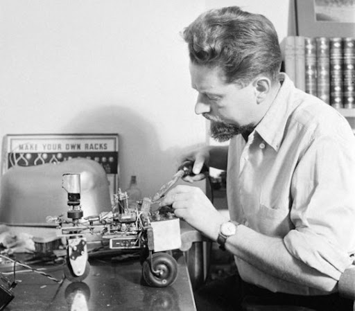 mariobianchi18's tweet photo. Il #6maggio 1977 moriva #WilliamWalter. Fu il pioniere dell'applicazione dell'elettroencefalografia alla clinica neurologica. Tra i primi studiosi di #cibernetica, realizzò delle macchine semoventi ("tartarughe") per illustrare il funzionamento di alcuni meccanismi cerebrali. https://t.co/lBFmzw71p6