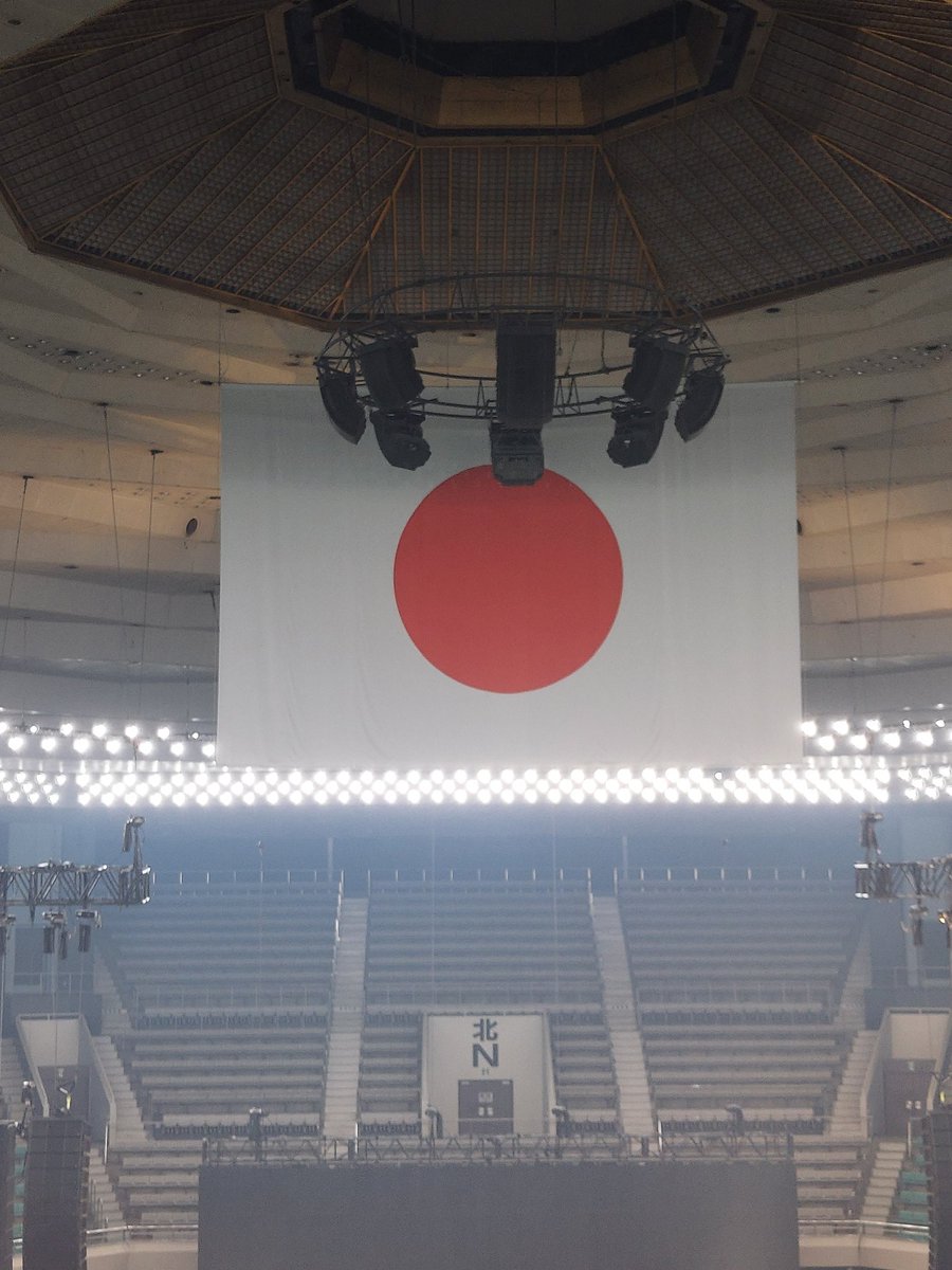 takatsuki4haha's tweet photo. 佐々木が、武道館はお酒だめなんですよね？っていってたら、アナウンスの声笑いこらえてた😂😂😂😂 https://t.co/pzaOd60UQ6