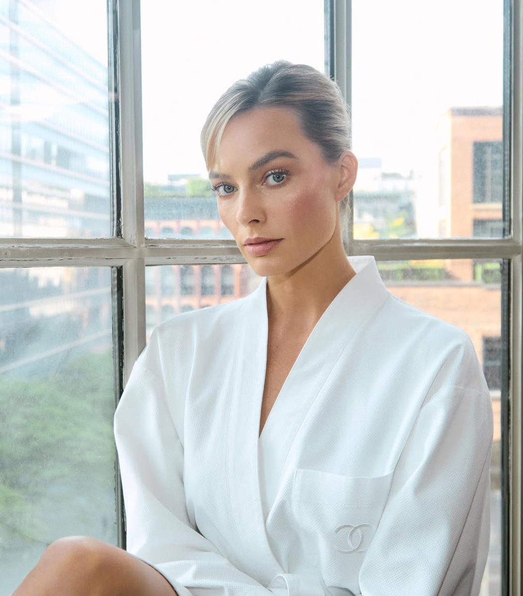 JumpTrailers's tweet photo. Margot Robbie https://t.co/WQAY2hwGPe