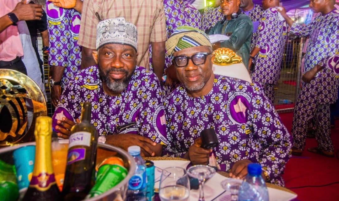 engr_toriola's tweet photo. Over the weekend with the body of Permanent Secretaries at the final burial ceremony of HRM, the late Akran of Badagry De Wheno Aholu Menu-Toyi. Honouring his 48 years reign. https://t.co/3rB7o6yeUI