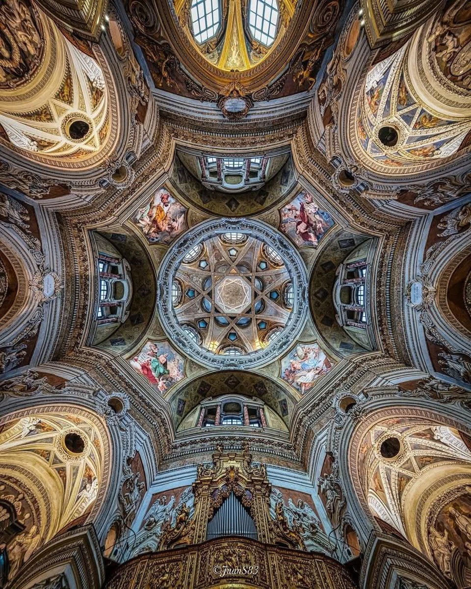 earthviewss1's tweet photo. Saint-Laurent in Turin, Rome Italy 🇮🇹 https://t.co/8X7hdwNgBZ