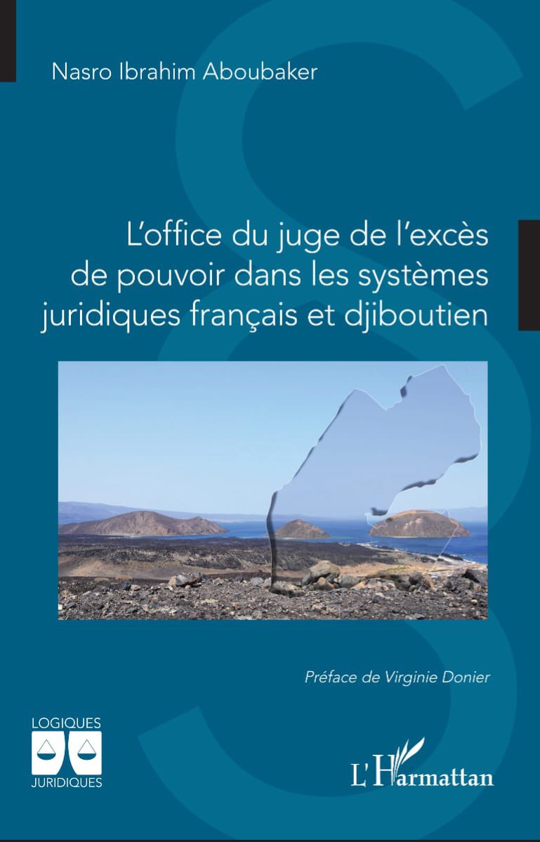 LiveDjib's tweet photo. Une première historique pour le droit djiboutien : Nasro Ibrahim Aboubaker publie un ouvrage de référence sur le contentieux administratif

Le paysage juridique djiboutien s’enrichit d’une contribution majeure avec la publication prochaine de l’ouvrage intitulé L’Office du juge de l’excès de pouvoir dans les systèmes juridiques français et djiboutiens, signé par la juriste djiboutienne Nasro Ibrahim Aboubaker.

Véritable fleuron du droit administratif français, le recours pour excès de pouvoir a été introduit dans le système juridique djiboutien en 1979. Pourtant, malgré plus de quarante-cinq années d’existence, ce mécanisme fondamental n’avait jusqu’ici jamais fait l’objet d’une étude scientifique approfondie. Cet ouvrage vient combler ce vide.

Au cœur de cette recherche : l’analyse de l’office du juge de l’excès de pouvoir et la question essentielle de la protection des droits des requérants. S’appuyant sur une riche documentation — composée notamment de textes juridiques épars et de décisions de justice inédites — l’autrice adopte une approche comparative entre les systèmes français et djiboutien. Cette méthode met en lumière à la fois les forces et les limites de chaque modèle, tout en révélant les différences structurelles dans la protection des droits.

Fruit d’un travail rigoureux, ce livre repose également sur une immersion de terrain à Djibouti, incluant des stages de recherche au tribunal administratif et une expérience au sein de la Cour suprême. L’autrice a également mené plusieurs entretiens avec des acteurs clés du système judiciaire djiboutien. Fait remarquable, elle a collecté et numérisé 182 décisions de justice inédites rendues par le tribunal administratif et la Cour suprême, constituant ainsi une base documentaire exceptionnelle.

Docteure en droit public de l’Université de Toulon, Nasro Ibrahim Aboubaker devient la première femme djiboutienne à atteindre ce niveau académique dans ce domaine, marquant une avancée significative pour la recherche juridique nationale.

L’ouvrage, préfacé par Virginie Donier, professeure de droit public à l’Université de Toulon, sera publié le 21 mai 2026 aux Éditions L’Harmattan, dans la collection « Logiques juridiques ». Il compte 534 pages et est d’ores et déjà disponible en précommande.

Cette publication constitue une première étude scientifique d’envergure consacrée au contentieux administratif djiboutien. Elle offre un regard neuf et approfondi sur un pan essentiel du droit public, tout en contribuant à la valorisation du système juridique national sur la scène académique internationale.

https://t.co/yvIijN6ax0

nasro.ia@outlook.com
Téléphone :  00253 77 82 89 61

#Djibouti 
@LiveDjib