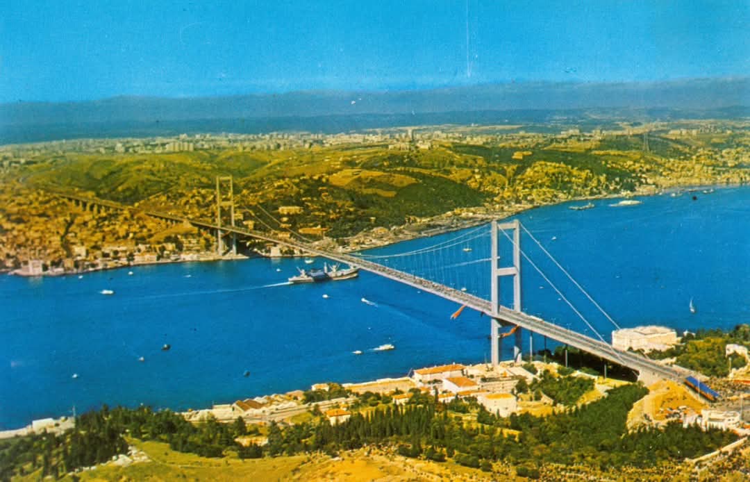 tarihiiimerak's tweet photo. Bir zamanlar İstanbul yeryüzünün cennetiyken, 1974 https://t.co/B14RVe7FEv