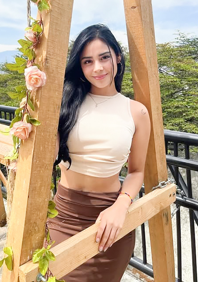 BeHappy2DayCom's tweet photo. Angie is on a quest for a fearless, passionate, and smart man who's ready to sweep her off her feet. Could it be you? Discover her profile now and text her ▶️ https://t.co/qsO4U0Bvgs https://t.co/7AVXVweyoG