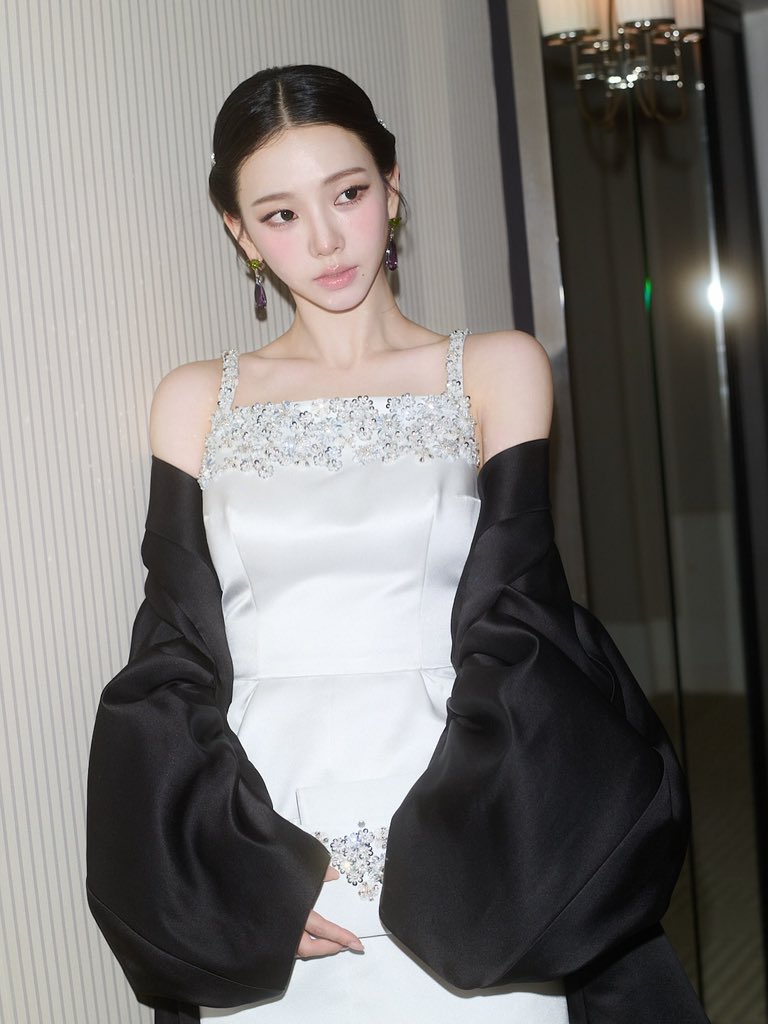 BEMYKARINA_TH's tweet photo. @Prada Prada frames Karina’s flawless symmetry into iconic Face of Prada imagery.

KARINA AT MET GALA

 #MetGala2026 #MetGala https://t.co/YHqSqRWSo3