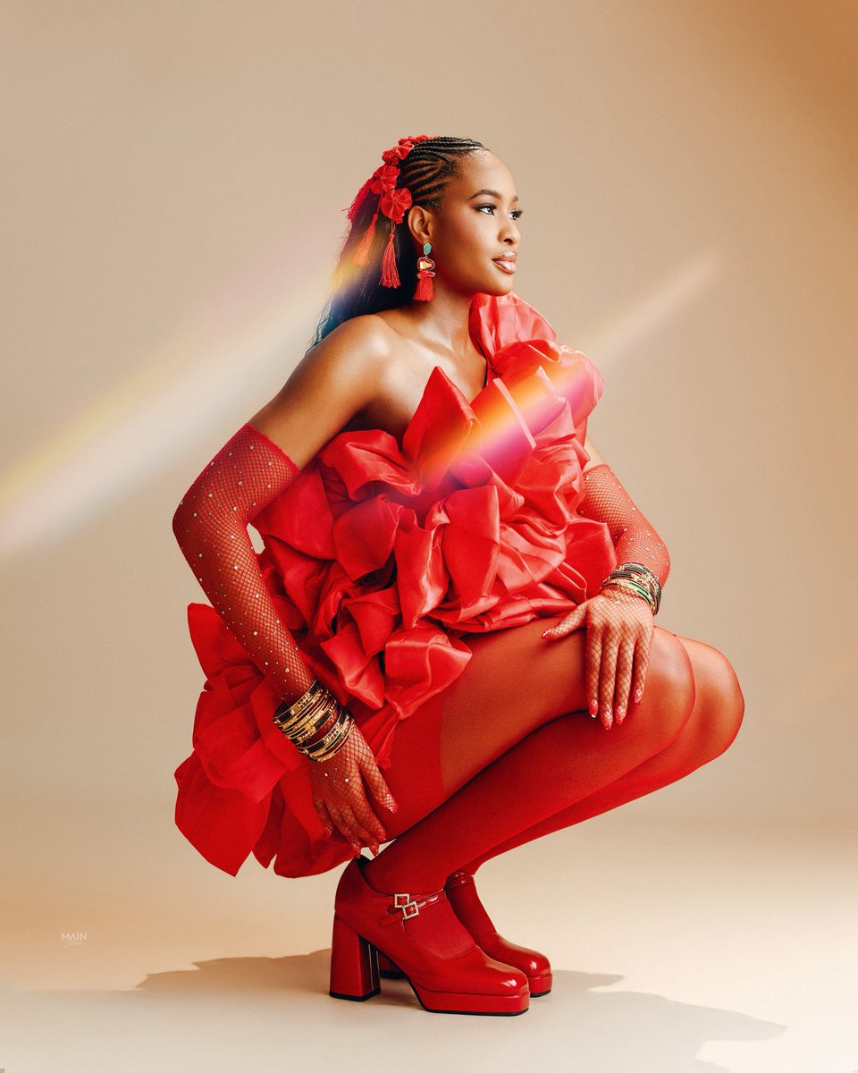 QumiFashion's tweet photo. A soft, sculptural moment in red.
Kept it monochrome on purpose letting texture do the talking.

Styled + hair by me, outfit made by my mum.
Same look, new energy… and it came out even softer than I imagined.

Creative direction and styling by me ✨✨✨ https://t.co/Whsohejmbc