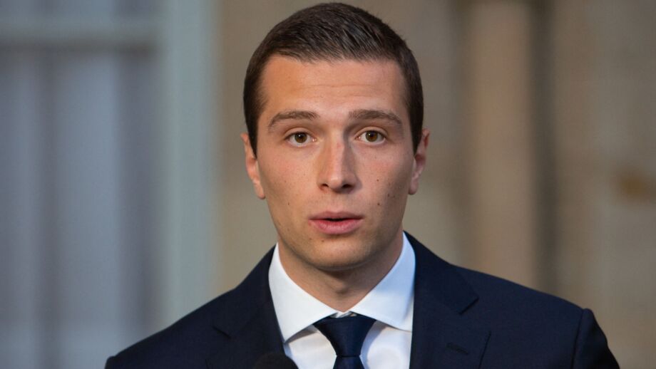 🇫🇷- Jordan Bardella affirme que les Français "rentrent trop tard sur le marché du travail" et doivent travailler plus.

- Pour rappel, Jordan Bardella a 30 ans et n’est jamais entré sur le marché du travail.