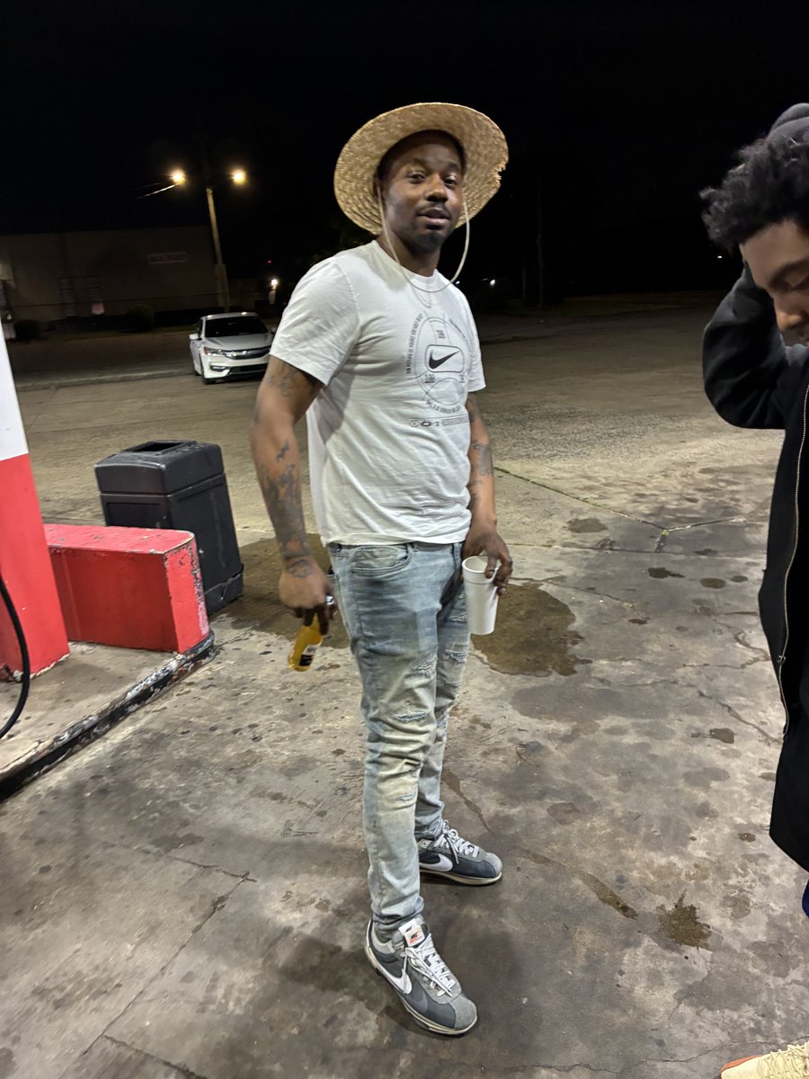 payhernomind's tweet photo. if policia see us niggas together.... no good https://t.co/DCcTlUpc6b