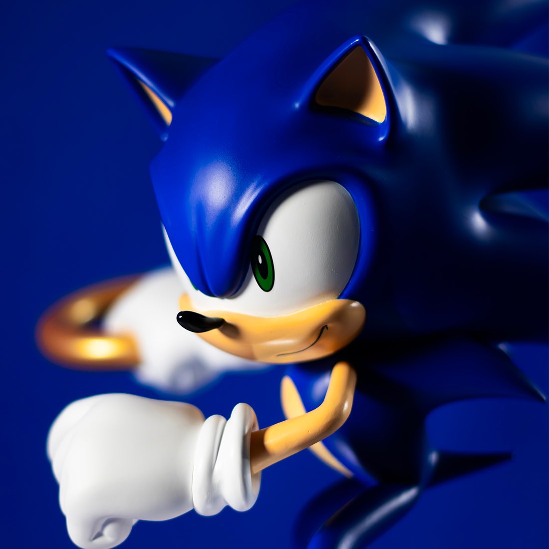 SAAC_News's tweet photo. A 35th Anniversary Sonic the Hedgehog sculpture by the French workshop "Leblon Delienne" has been announced!

Details:

- Color: Blue 
- Limited Edition of 500 Copies
- Size: 28 cm
- Finishing: Mast
- Materials: Resin
- Weight: 1.92kg

#SonicTheHedgehog #SonicMerch #SonicNews https://t.co/X7JjMMVLTY