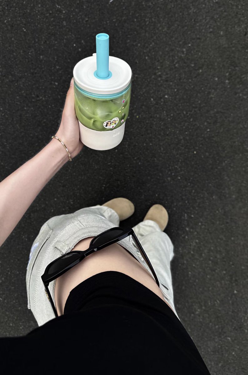 this kind of thinspo is so haunting… to look good from this angle