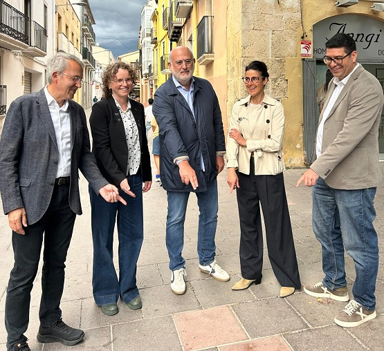elcargolpenedes's tweet photo. 🫵Junts denuncia una Vilafranca “deixada i bruta” i reclama un canvi urgent en el manteniment dels carrers
https://t.co/QVIm9G60o3 https://t.co/ZoOhrVIVhz