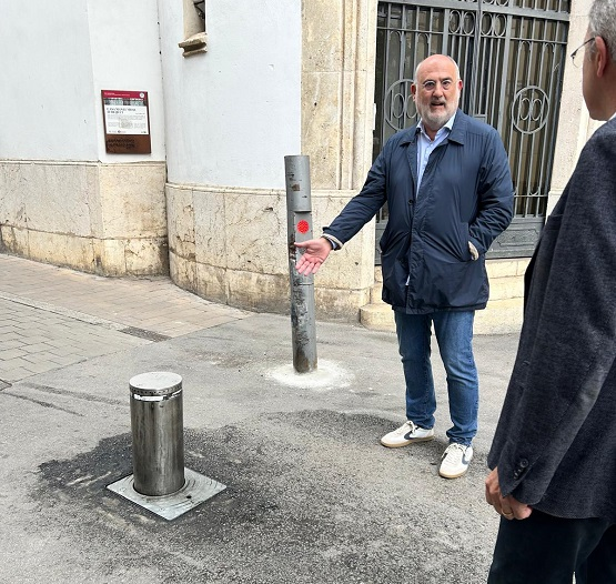 elcargolpenedes's tweet photo. 🫵Junts denuncia una Vilafranca “deixada i bruta” i reclama un canvi urgent en el manteniment dels carrers
https://t.co/QVIm9G60o3 https://t.co/ZoOhrVIVhz
