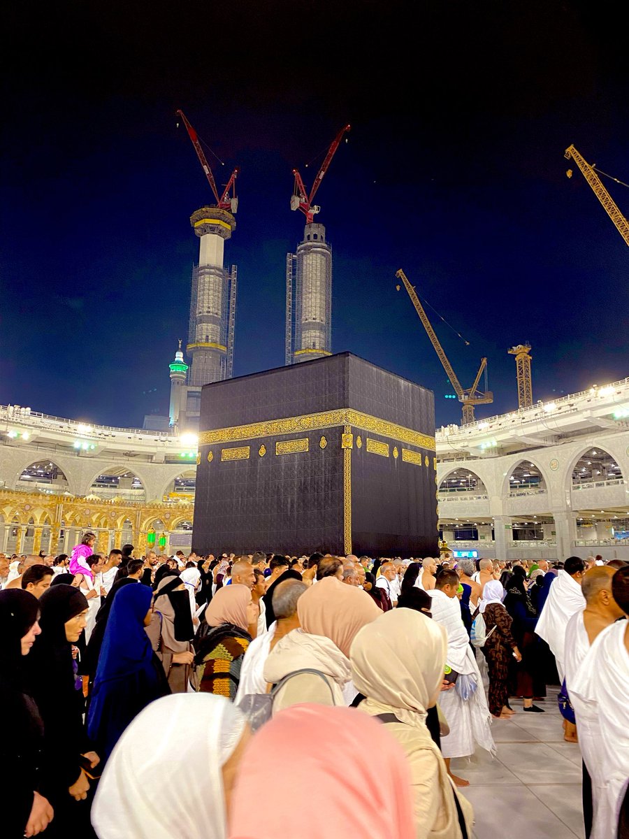 Madinah &amp; Mekkah at night🌙