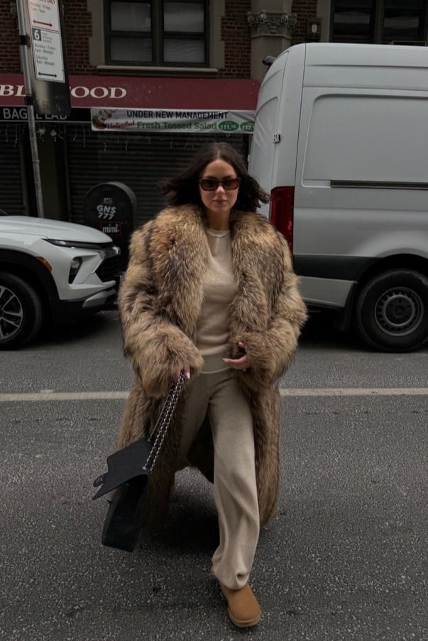 InfurMagazine's tweet photo. Perfection in a coat—untouched, unedited.

#infurmagazine #infurmag #fur #furfashion #ott #qotd #ootd #ootn #fw #aw #fw26
 #aw26 #fall #fallfashion #highstreetfashion #fashionweek #streetstyle
#foxfur #furs #selfietime #wildfur #furjacket #pose #sagafurs #fox #mobwife https://t.co/r9BewbR1c5