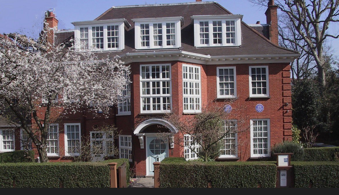 Happy 170th birthday Sigmund Freud! 🎂 Today 15.45 to 17.15, in what was his bedroom <a href="/FreudMusLondon/">Freud Museum London</a>, overlooking his garden, we are discussing &amp; painting a dream of @BellaFreud, acclaimed fashion designer &amp; his great-granddaughter. Details / tickets for this dream salon below.