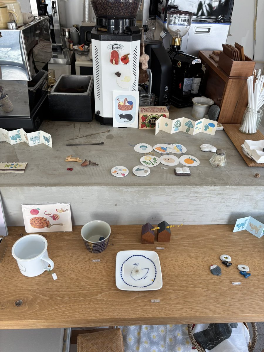 eggp1antpoke's tweet photo. 행궁둥이 알커피 ☕️
산딸기 이튼메스랑 후르츠롤케이크 맛있어!!  ♡⃛ https://t.co/86qmHWLeIC