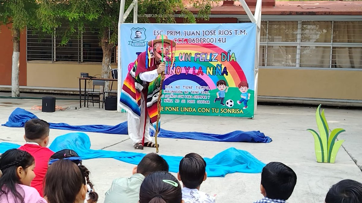 ManuelitoAAA's tweet photo. Tuve la oportunidad de ser cuentacuentos para la celebración del "Día del niño y de la niña" de la Escuela Primaria Juan José Ríos del Municipio de Villa de Álvarez, Col.

Gracias a los maestros por la invitación y felicidades por inculcar la cultura y el arte a sus alumnos. https://t.co/LCTyLwguwc