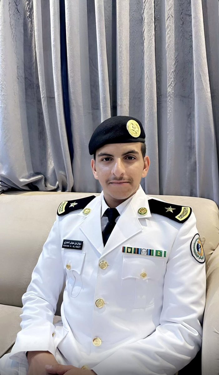 ALModhyaan's tweet photo. مبارك لأخينا :
ريان بن عوض خضر الفقير #المضياني
بمناسبة تخرّجه من كلية الملك فهد البحرية برتبة ملازم، سائلين الله له التوفيق والسداد في خدمة دينه ومليكه و وطنه. https://t.co/kTzP4TPYfL
