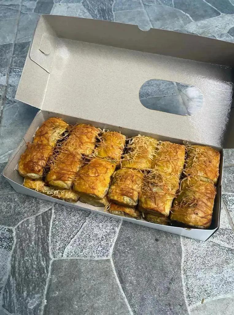 ratjunmuu's tweet photo. GAK NYANGKA bolen harga segini bisa seenak ini 😭
Coklatnya luber, isinya gak pelit, kulitnya flaky banget.
Isi 24 pcs dan belum nyampe 40rb 😳
Fix sekali coba langsung repeat order https://t.co/laV4AKAEKt