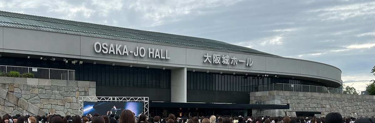 着いた！！グッズも買えた！！間に合った！！予習復習もバッチシ！！楽しみ！！待機！！！！！

#ROCK_TO_YOU_LIVE_EMOTION
#ROCK_TO_YOU
#横山裕
