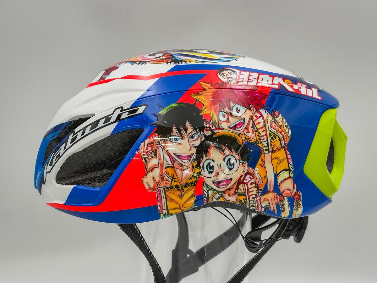 OGK_KABUTO's tweet photo. 🚲今回新城選手が着用した弱虫ペダルのイラストが入ったヘルメットはこちら！📸

5/8（金）には記念すべき100巻が発売とのこと📚
これはヘルメットとマンガを並べないといけないですね😏

#弱虫ペダル https://t.co/lazemmcfHJ