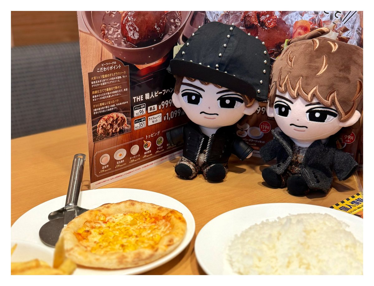 MilkFig's tweet photo. ぬ、ぬい撮りがなんだって……？（遅い）

テーブルに乗せるときは人目を忍んでサッと出し、サッと撮って、ぬいを置く前も後も除菌シートで拭いております😌 https://t.co/GjUBcCD2JG