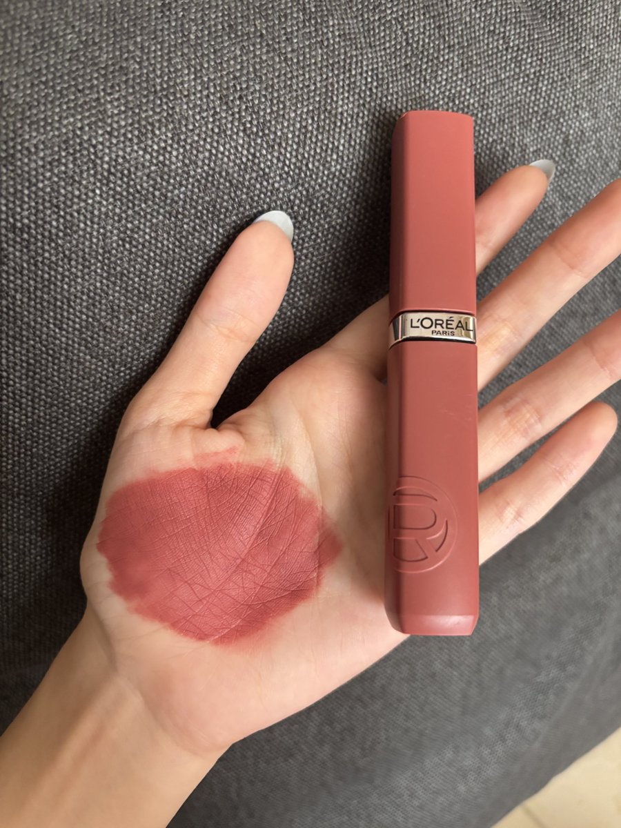 leethun_'s tweet photo. อยากบอกต่อลิปต้องให้เลยรุ่นนี้สีสวย ติดทนนี่แท่งที่2แล้ว เราทาไปสงกรานต์คือเอาอยู่มากๆ ทนมากทนจนเพื่อนถาม ทั้งวันทารอบเดียวแล้วเนื้อเกลี่ยง่ายเป็นเนื้อกำมะหยี่ปากแห้งใช้ได้ เป็นลิปที่ควรมีเริ่ดๆ (สี635) #ป้ายยา 

: https://t.co/s8yfvPWsCI https://t.co/zIFROTMzBY