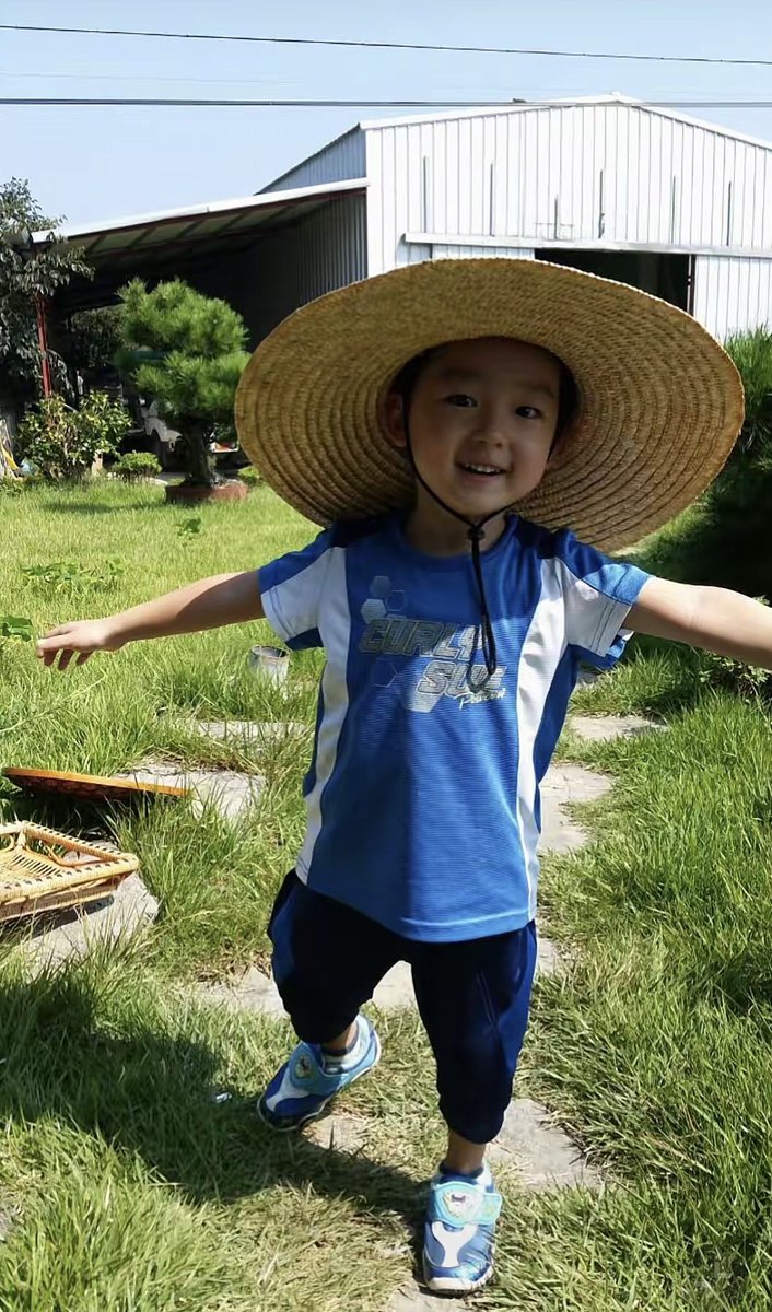 yOoi11i's tweet photo. 샹 윤서 과사!!! 만두 내려침..ㅠㅠ https://t.co/Tje6Zq4GHN