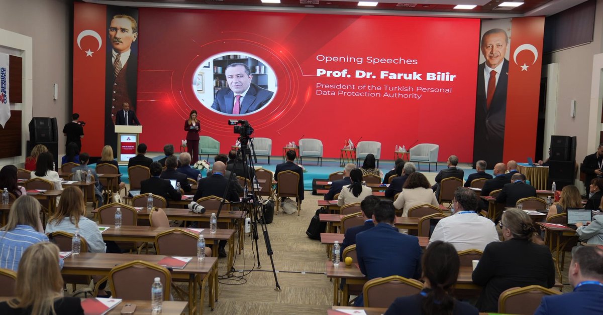 KVKKurumu's tweet photo. 34. Avrupa Veri Koruma Otoriteleri Bahar Konferansı, Kurum Başkanımız Prof. Dr. Faruk BİLİR'in açılış konuşmasıyla başladı.

#SpringConference2026 https://t.co/4yY1w7phhy