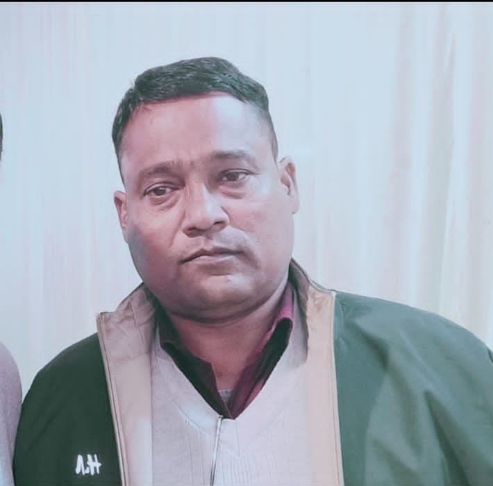यूपी में पूरी तरह जंगलराज कायम है कानून व्यवस्था बेहाल है।
जनपद कौशांबी थाना संदीपन घाट ग्राम आलमचंद निवासी पूर्व प्रधान श्री मनोज बाल्मीकि जी की बदमाशों द्वारा दिन दहाड़े गोली मारकर हत्या कर दी गई 
अभी तक एक भी अपराधी गिरफ्तार नहीं हुए हैं, अपराधियों में पूरी तरह कानून का भय