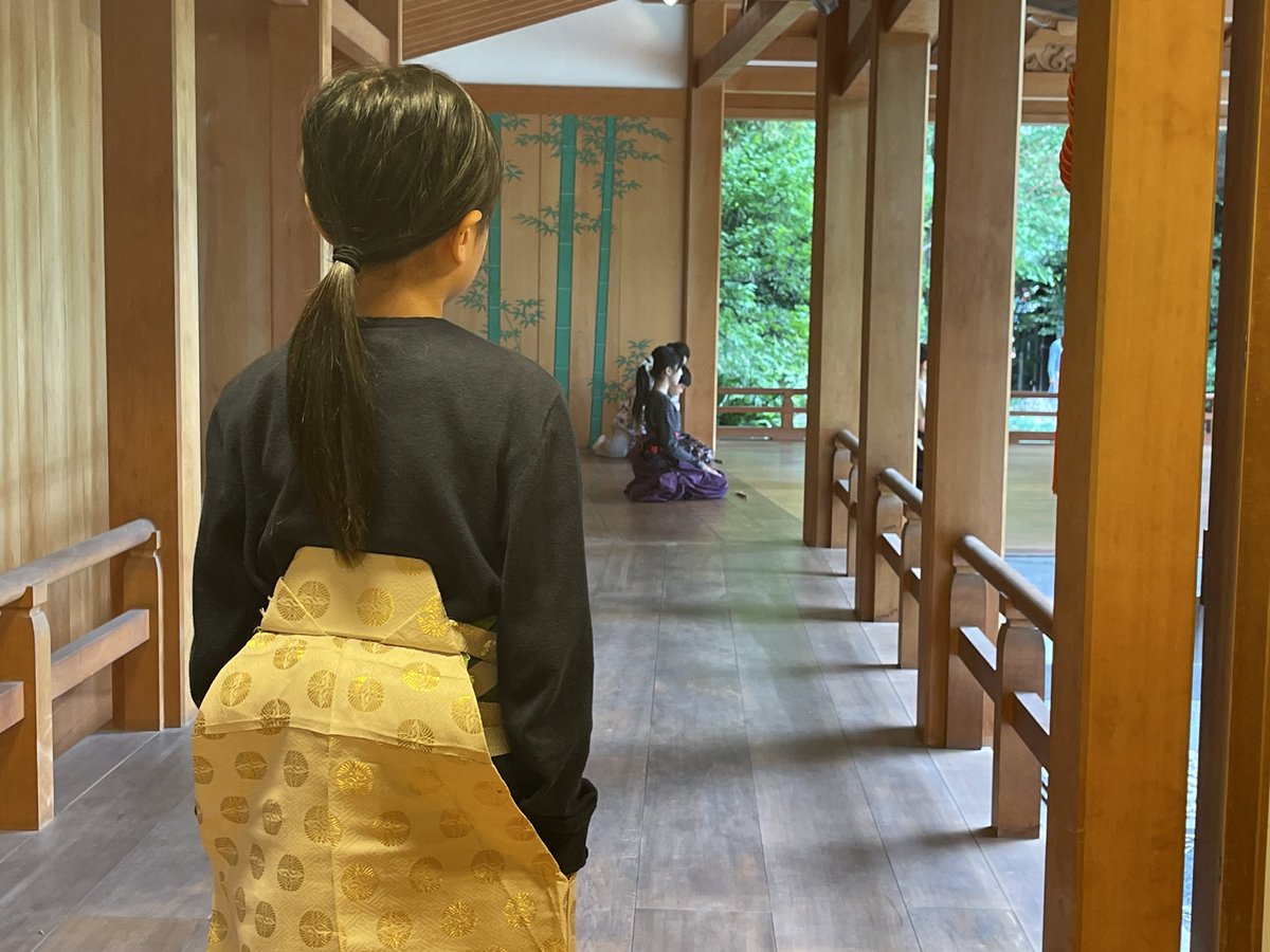 Neighboursgood_'s tweet photo. いよいよ今週末に控える「阿佐谷薪能」。本日は、約半年間の稽古を重ねてきた子ども仕舞のリハーサル。初参加も子も立派な舞に仕上がってきました。ぜひ子ども達の成果をご覧になってください👏
当初雨予報だった一番の心配事の天気も持ち返し、晴れマークに！

https://t.co/lFaoVRjw66 https://t.co/MyDHa3Iudd
