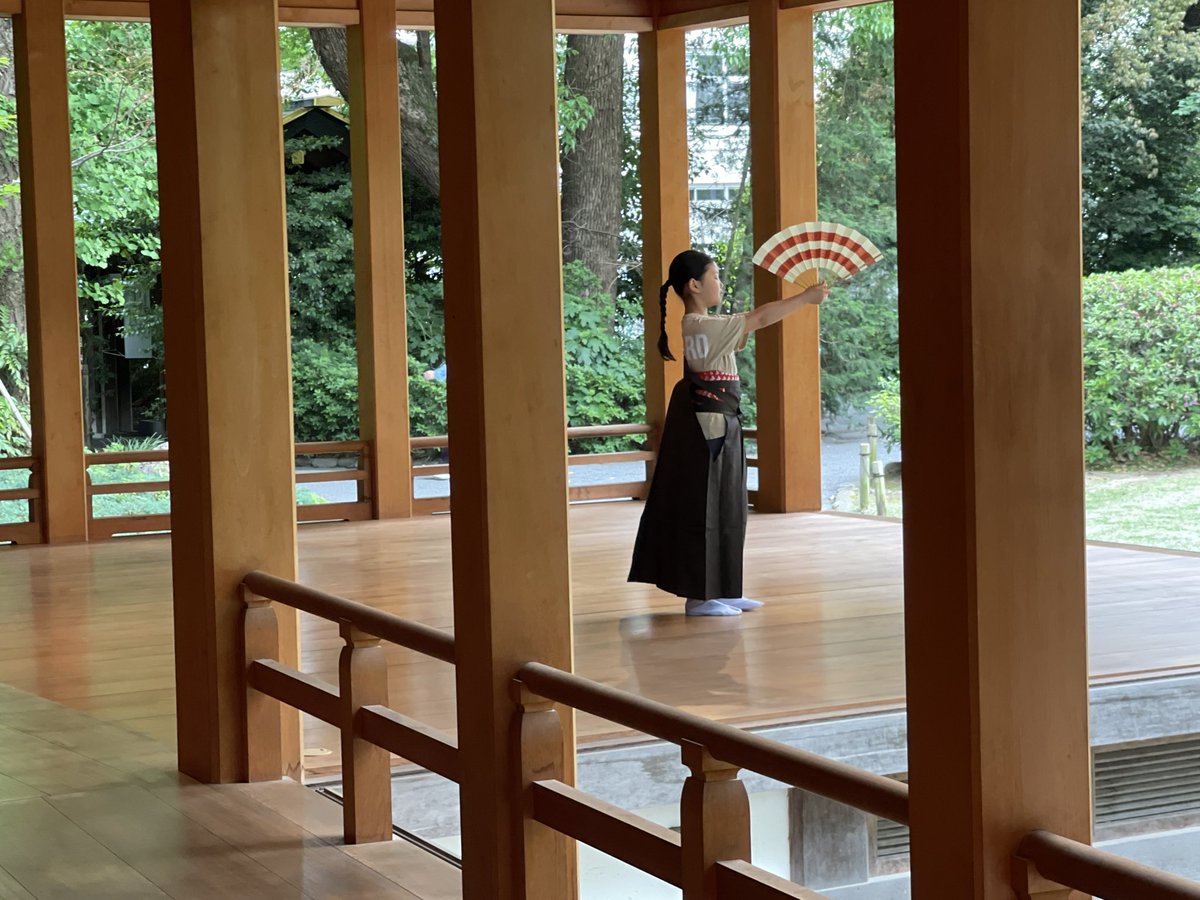 Neighboursgood_'s tweet photo. いよいよ今週末に控える「阿佐谷薪能」。本日は、約半年間の稽古を重ねてきた子ども仕舞のリハーサル。初参加も子も立派な舞に仕上がってきました。ぜひ子ども達の成果をご覧になってください👏
当初雨予報だった一番の心配事の天気も持ち返し、晴れマークに！

https://t.co/lFaoVRjw66 https://t.co/MyDHa3Iudd
