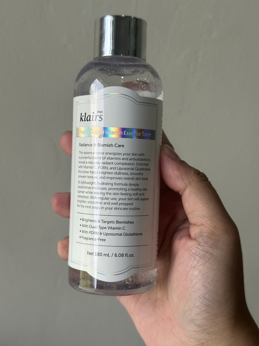 xxfinaaa's tweet photo. First time try the Klairs &amp; honestly i suka gilaaaaaa!!!! 😭😭 soo sooo good for those yang ada kulit kusam, uneven skin texture! Lepas pakai kulit nampak lebih plump, glowing &amp; hydrated 😭💗 now i faham kenapa ramai obsessed dengan brand niii!!!￼ https://t.co/tyZvpj54Ik