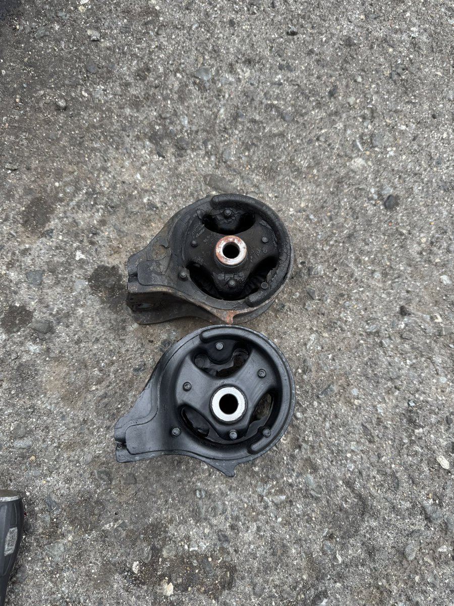 FA20Dit's tweet photo. GWでフラホ、クラッチ周りやらエンジンマウントやらシフトブッシュ変えた、気分が良い https://t.co/XYkDFFt1hA