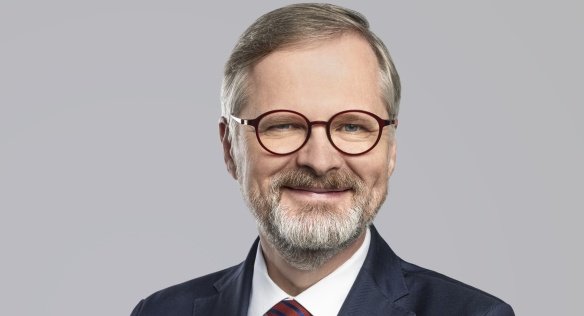 Dámy a pánové seznamte se....
prof. PhDr. Petr Fiala, Ph.D., LL.M. dr.h.c
..ten který prohrál s Hranolkou🍟✌️