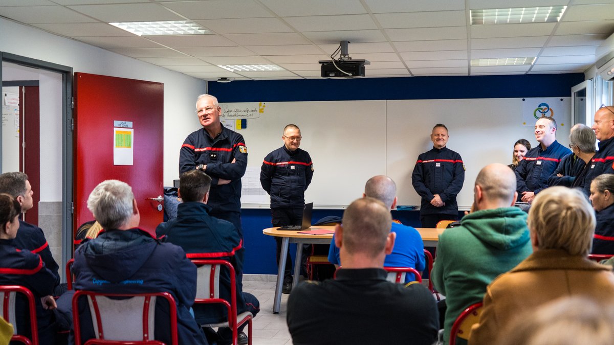 Pompiers13 tweet media