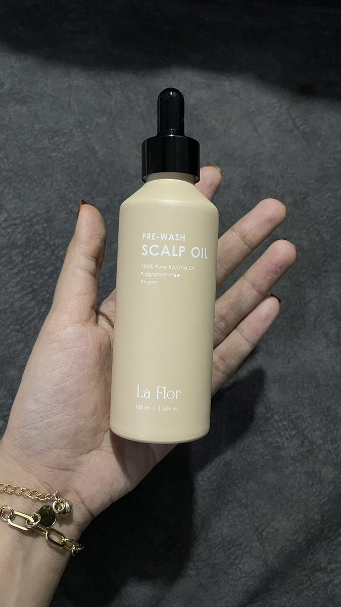 animdavila's tweet photo. Korang tahu tak scalp oil ni penting untuk scalp sihat and rambut shinyyyyy? Korang boleh pakai 15 minutes before basuh rambut. Trust me nanti scalp korang moist je and boleh kurangkan dandruff!!✨ https://t.co/OitSDpnsKV