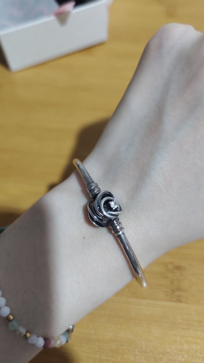 aftjay_'s tweet photo. กำไลข้อมือ pandora s.17 750 รวมส่ง ใช้งานได้ปกติค่า ได้กล่องครบ พร้อมโอนลดได้นิดหน่อยค่า
#ส่งต่อ #ส่งต่อแพนโดร่า #ส่งต่อpandora #แพนโดร่า #pandora #แพนโดร่ามือ2 #pandorathailand #pandoraมือ2 #แพนโดร่ามือสอง #pandoraมือสอง #ตลาดนัดแพนโดร่า https://t.co/Z7vGQ71mbi
