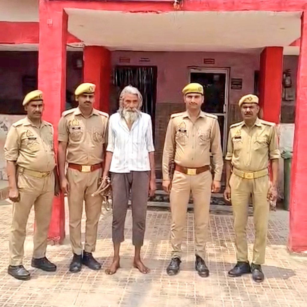 उत्तर प्रदेश : मथुरा के मंदिर में 62 साल के साधु ने 10 साल की बच्ची से रेप किया।

पब्लिक ने आरोपी साधु लक्ष्मीकांत को पकड़कर पीटा, जूते–चप्पल की माला पहनाकर घुमाया।

वासुदेव/कृष्ण मंदिर में लक्ष्मीकांत 3 साल से सेवा कर रहा था।
<a href="/madanmohansoni/">Madan Mohan Soni</a>