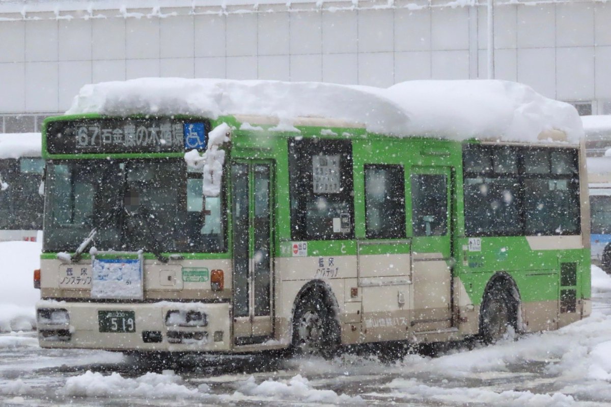 yone_501's tweet photo. 富山地鉄バス 富山230 い・519
PB-RM360GAN
自社発注車
地鉄バス残り2台となった西工幕車の519は富山営業所から上市へと異動となり、柿沢・大岩線を固定で運用してます https://t.co/CEYd6lDUdL