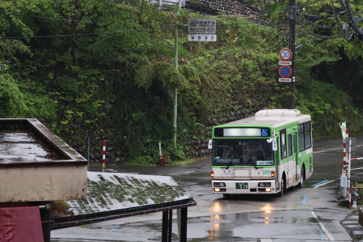 yone_501's tweet photo. 富山地鉄バス 富山230 い・519
PB-RM360GAN
自社発注車
地鉄バス残り2台となった西工幕車の519は富山営業所から上市へと異動となり、柿沢・大岩線を固定で運用してます https://t.co/CEYd6lDUdL