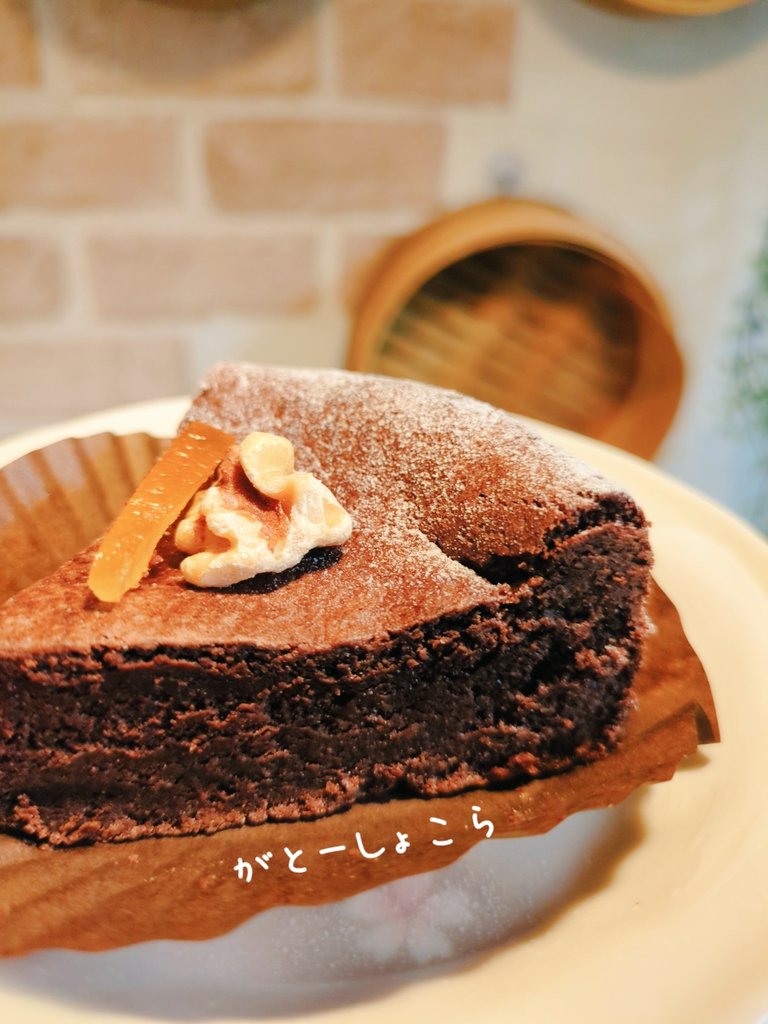 これがさっきの 倒れたケーキだったって 言われなきゃ 分からないはず