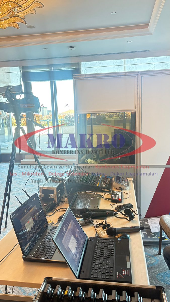 simultanemakro's tweet photo. 6-7 Mayıs 2026 tarihlerinde İstanbul’da düzenlenen toplantıda Hırvatça <> Türkçe <> İngilizce dil çiftleri için simültane sistem, tercüman kabini, alıcı kulaklıklar, ses sistemi, zoom altyapısı hibrit toplantı düzeni, ve teknik destek hizmetimiz…
.
.
.
#simultane #konferans https://t.co/Z3uC7KoDSP