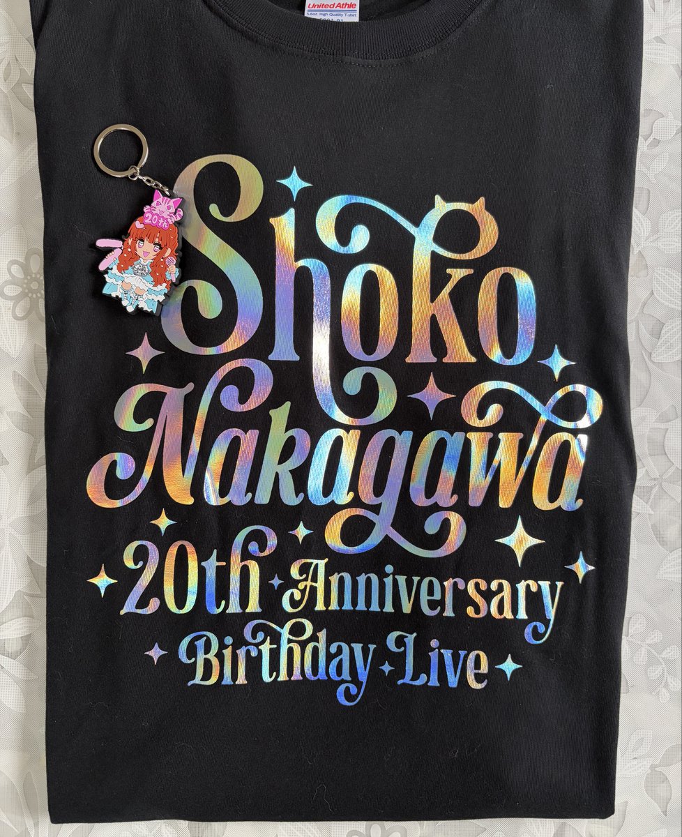 mihoobana_'s tweet photo. しょこたんライブに藤井みほな先生を誘って行ってきました🙋🏻‍♀️ライブは初だったのですが、いやはやすごい喉だー！！感動しました！音程も乱れないしMCも休まず豊富な語彙で喋りまくるし面白い！20代くらいのパワーに感じました！双子ちゃん産んだばかりなの信じられない😇ライブ後のお忙しい中ご挨拶もできました✨しょこたんありがとう楽しかったです✨✨
#しょこたん20周年

グッズあまり残ってなくてコレしか買えなかった〜😹でも完売は良きこと✨