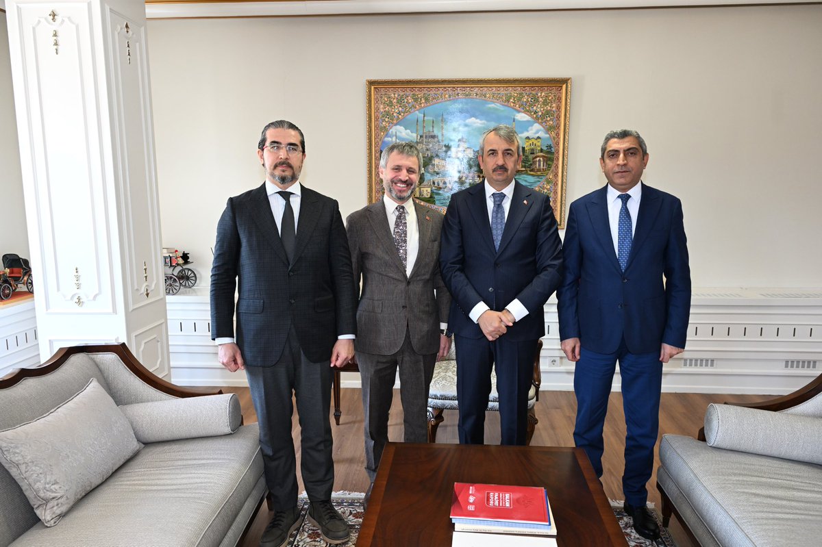 edirne_valiligi's tweet photo. Türkiye İstatistik Kurumu’nun (TÜİK) 100. kuruluş yıl dönümü kapsamında, TÜİK Başkan Yardımcısı Dr. Aydın Keskin Kadıoğlu ve beraberindeki heyet, Valimiz Yunus Sezer’i ziyaret etti.

Ziyarete, TÜİK Edirne Bölge Müdürü Hasan Akdemir de eşlik etti. https://t.co/DB6G30bZz5