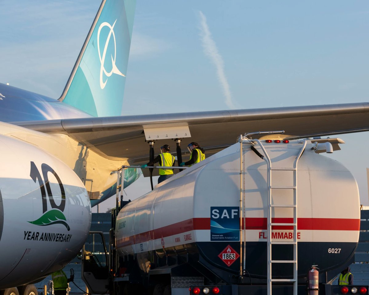 FuelsEurope's tweet photo. ✈️🇪🇺 Sustainable aviation fuels (#SAF) can support both #decarbonisation and #EnergySecurity.

A new initiative to advance #eFuels in the Nordics highlights how domestic SAF production using local resources can reduce reliance on imported fossil fuels for #aviation.

Learn more: https://t.co/DMuAxymNVr