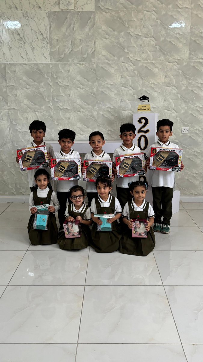 abnaoman's tweet photo. كرَّمت مديرة المدرسة الطلبة المتفوقين لشهر أبريل  .. راجين لهم مزيدًا من التفوق والنجاح..
#فعاليات_تعليمية_شمال_الباطنة https://t.co/UZ7lvcnkMv