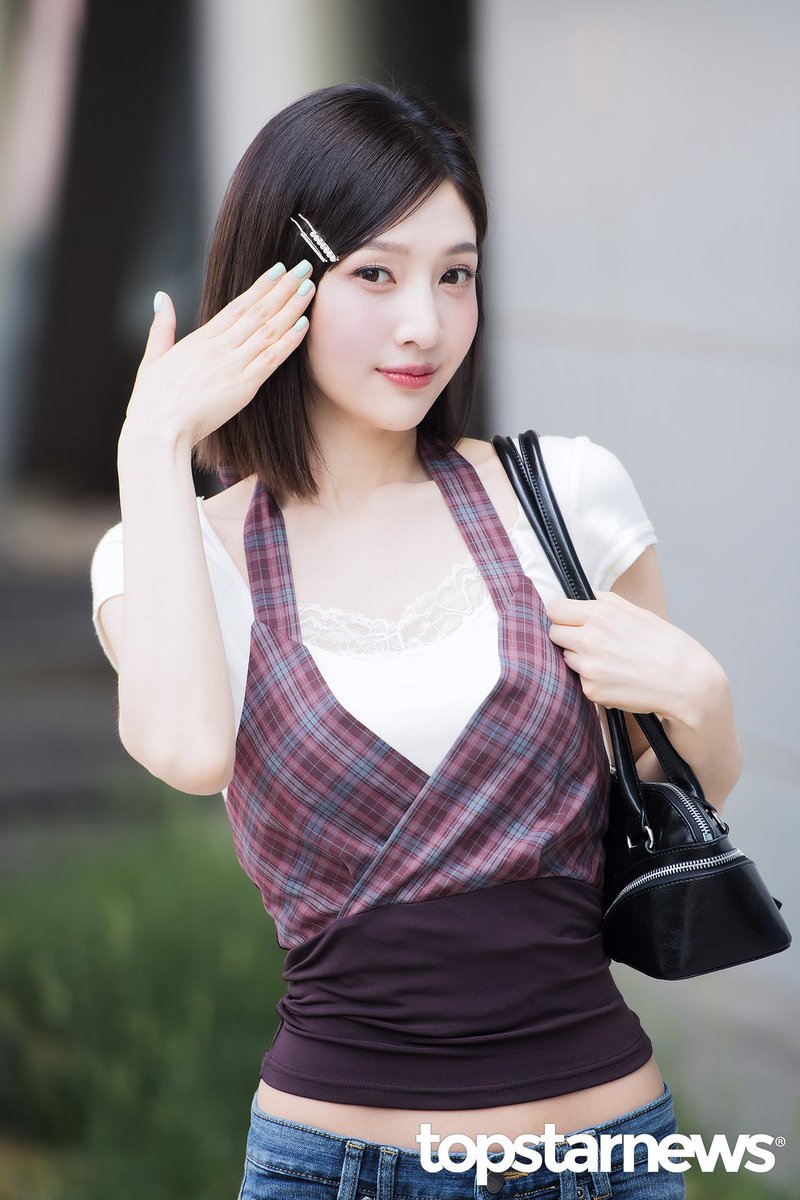 euaiox's tweet photo. 260506 Joy at “Animal Farm” Commute

#JOY #조이
#RedVelvet #레드벨벳

cr: topstarnews https://t.co/DuDDUOnK4o