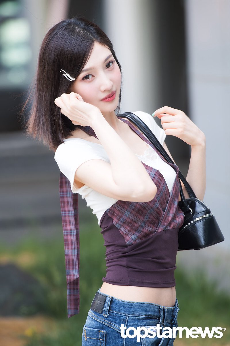 euaiox's tweet photo. 260506 Joy at “Animal Farm” Commute

#JOY #조이
#RedVelvet #레드벨벳

cr: topstarnews https://t.co/DuDDUOnK4o